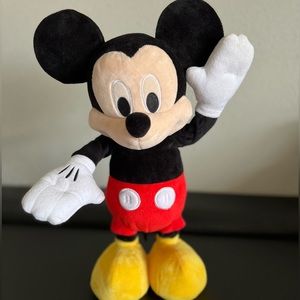 Dancing & singing Mickey Mouse